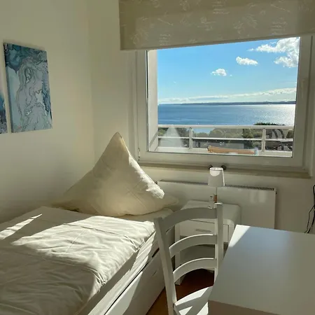 Sullivans Seaview Apartment *