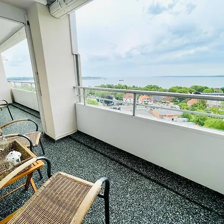 Sullivans Seaview Apartment *